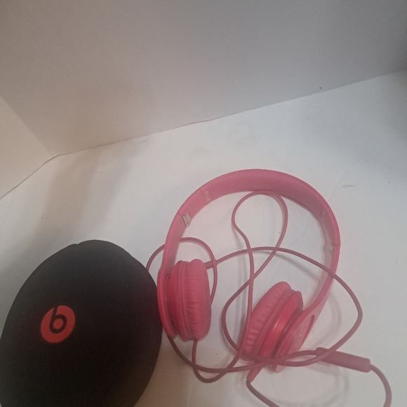 BEATS by Dr Dre Solo HD Headband Wired Headphones Hot Pink W/ Case - Picture 3 of 4